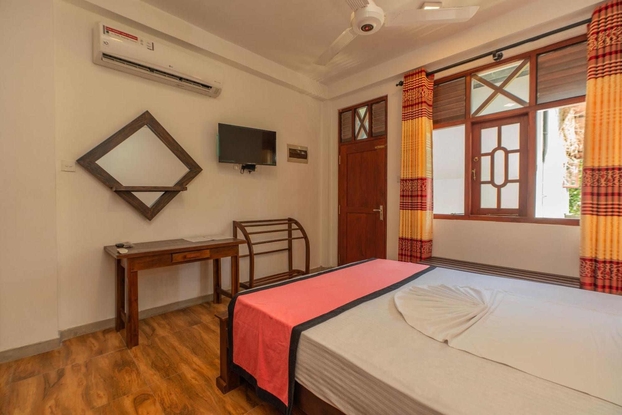 The Calm Of8 Hotell Unawatuna Exteriör bild